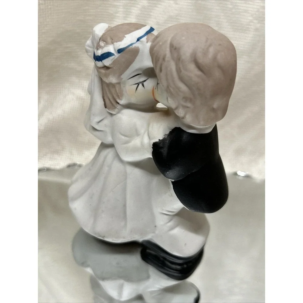 First Kiss Vintage Bisque Bride Groom Wedding Cake‎ Topper Keepsake Figurine